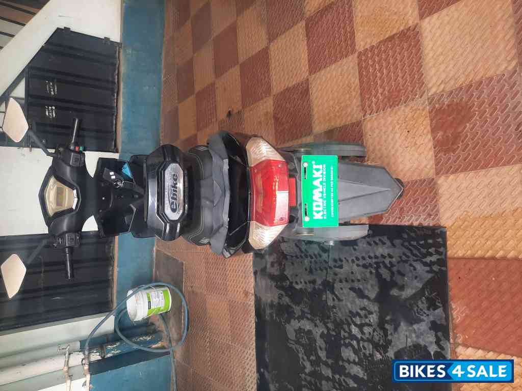 Black KOMAKI X-One 40 km/hr scooter