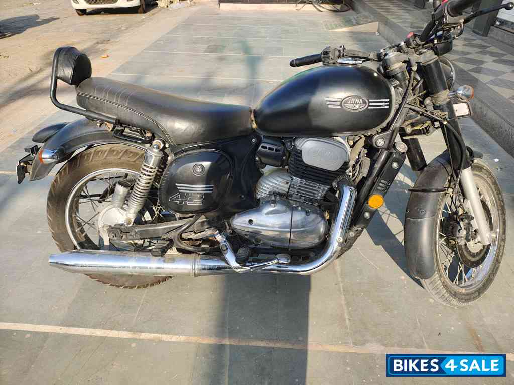 Black Jawa forty two BS6