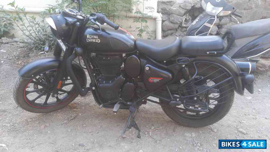Royal Enfield Classic Stealth Black