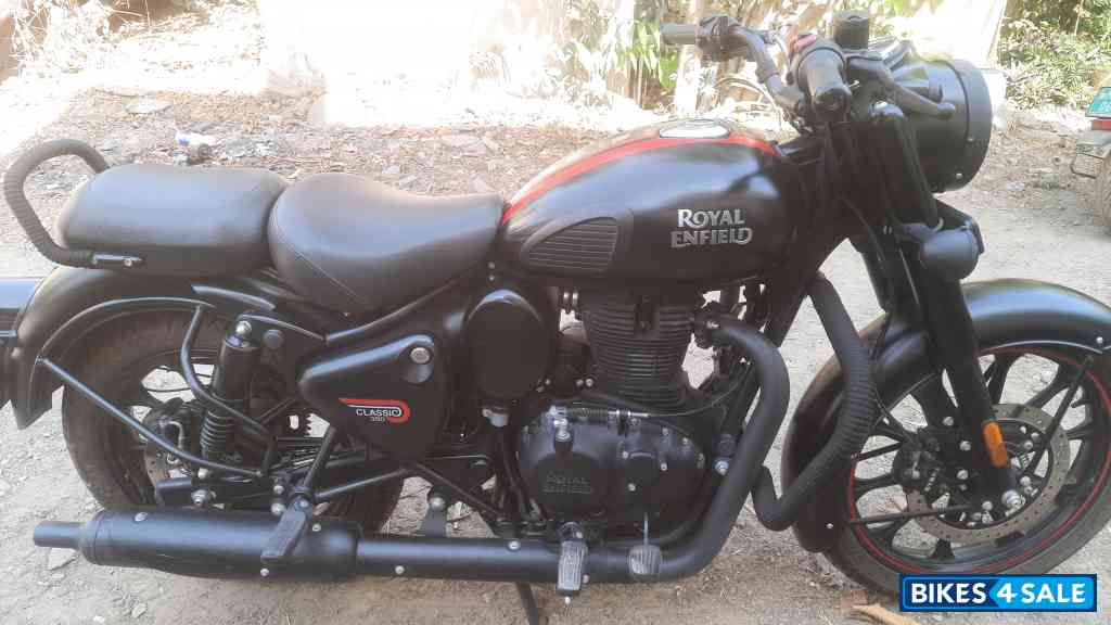 Royal Enfield Classic Stealth Black