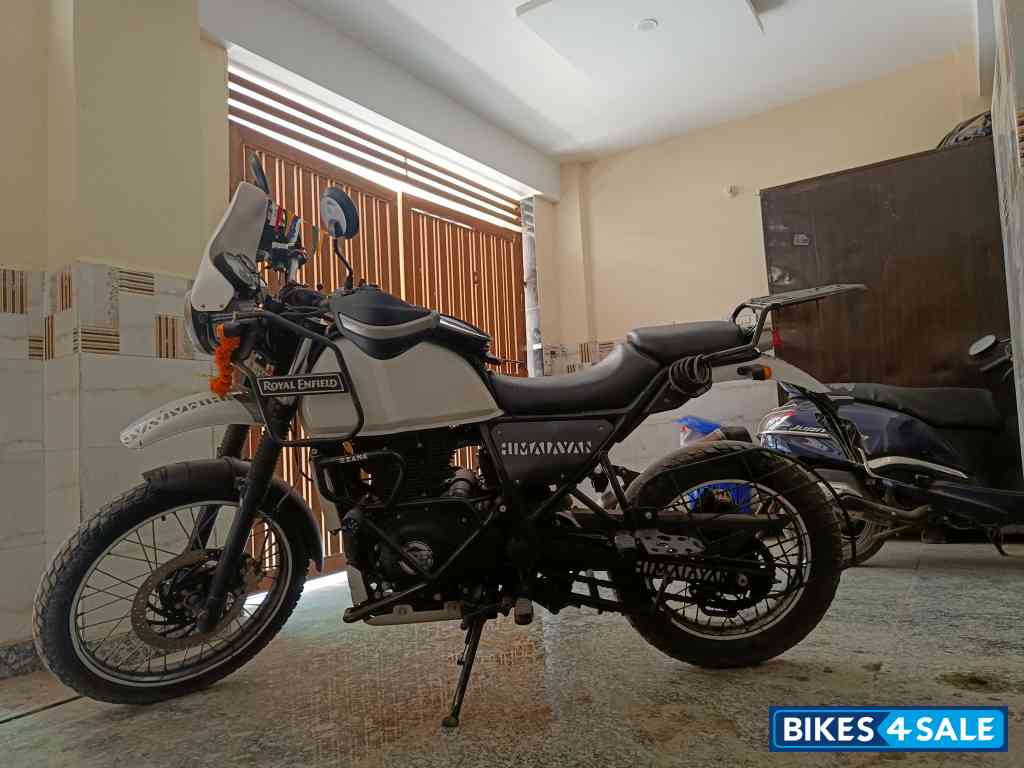 Snow White Royal Enfield Himalayan