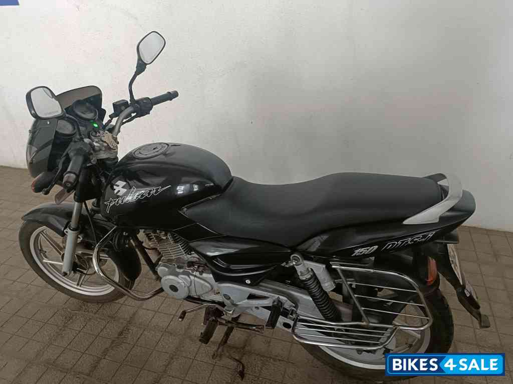 Black Bajaj Pulsar 150