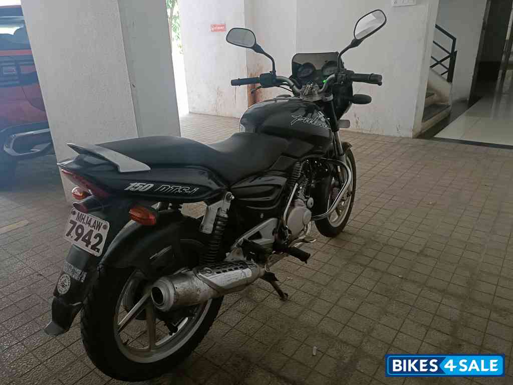 Black Bajaj Pulsar 150 Black Bajaj Pulsar 150
