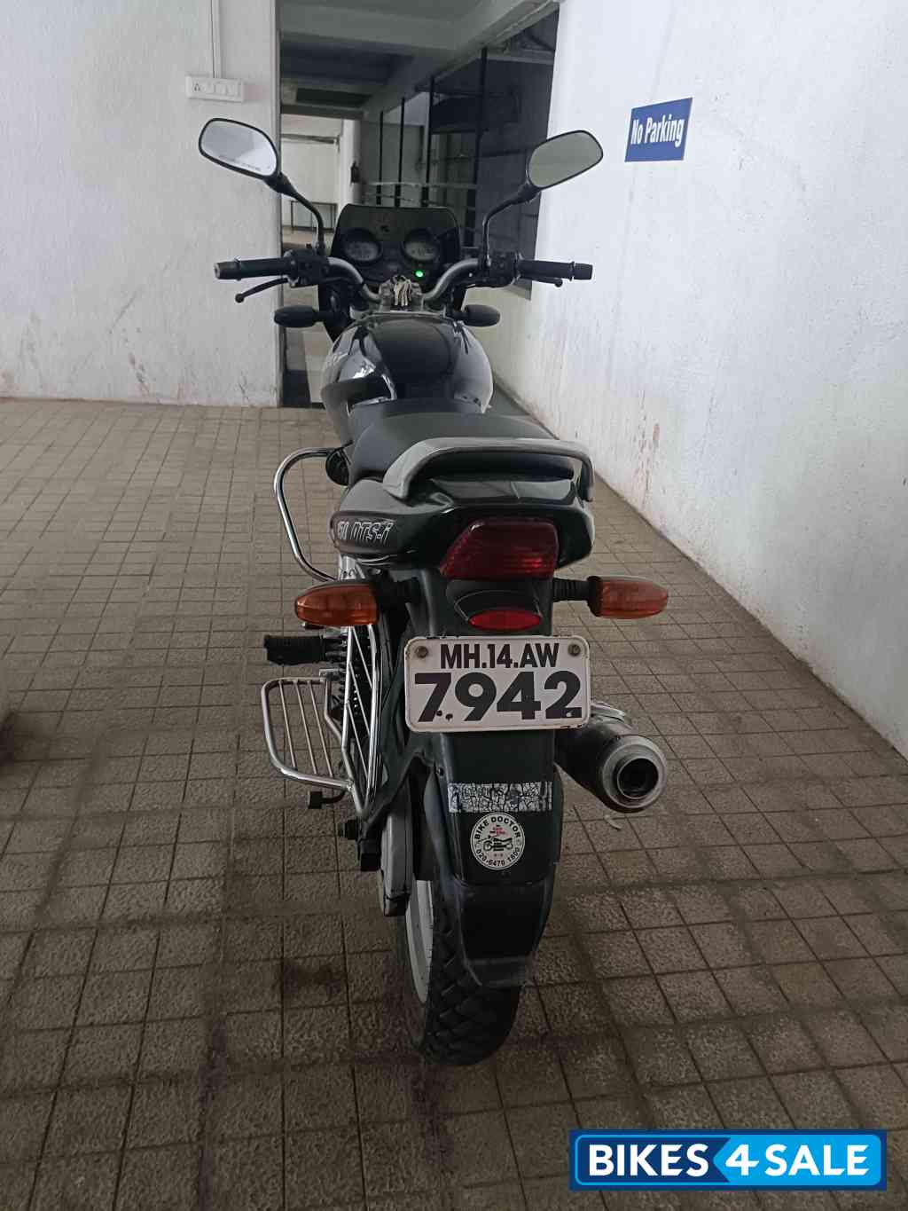 Black Bajaj Pulsar 150 Black Bajaj Pulsar 150