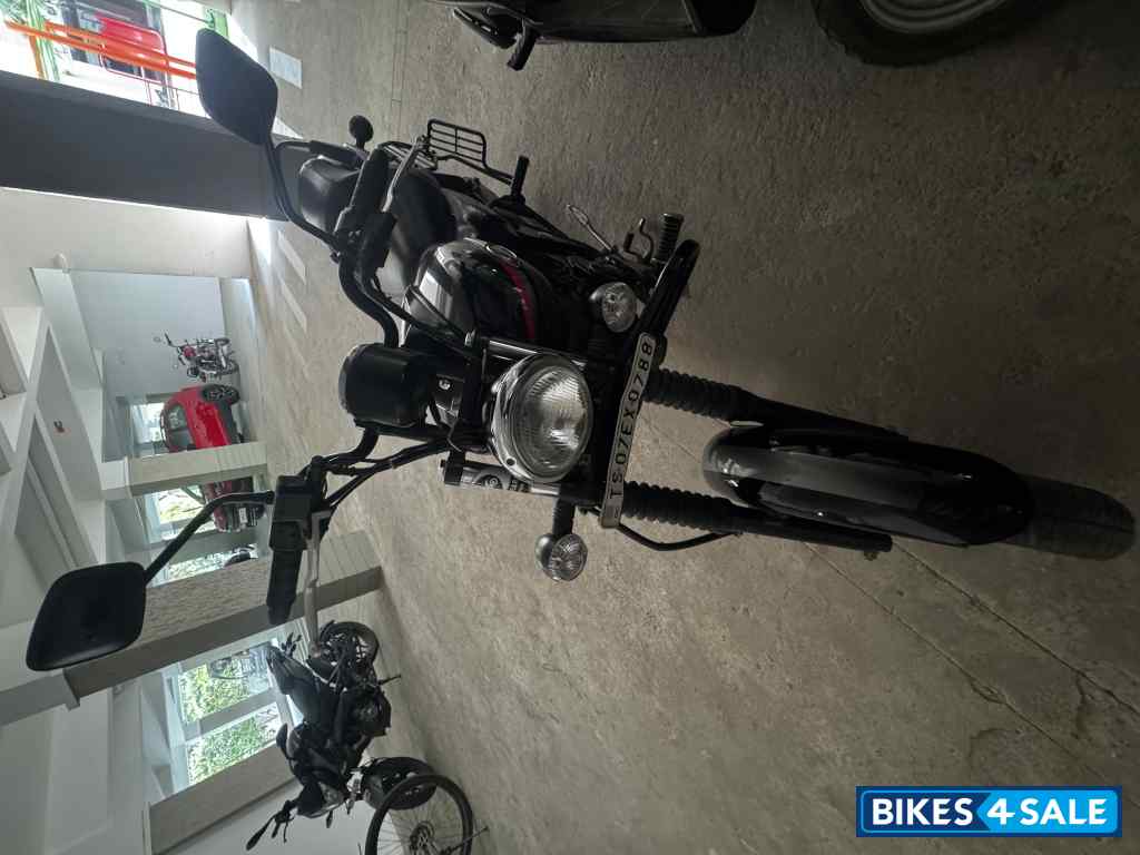 Black Bajaj Avenger Street 220 Black Bajaj Avenger Street 220