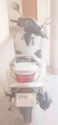 Pearl White Honda Aviator