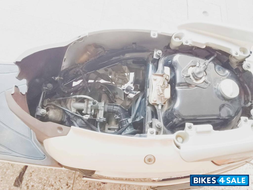 Pearl White Honda Aviator