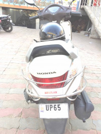 Pearl White Honda Aviator