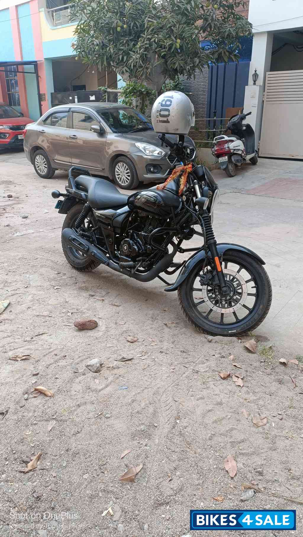 Ebony Black Bajaj Avenger Street 160 BS6