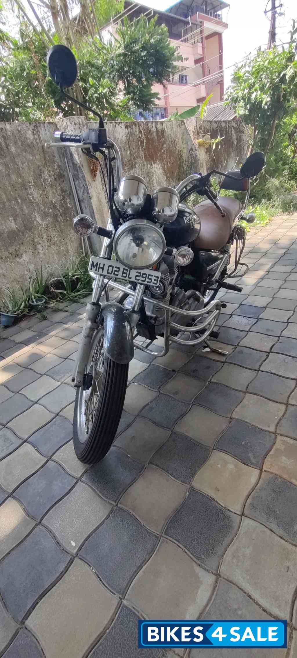 Black Royal Enfield Bullet 350 Twinspark