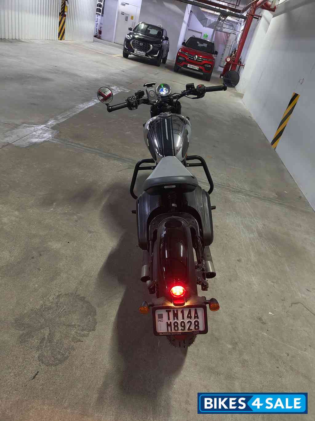 Jawa 42 Bobber Black Mirror