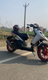 Grey Aprilia SR 150
