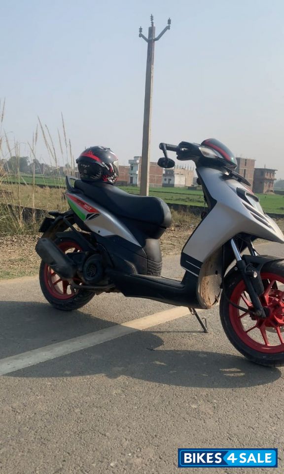 Grey Aprilia SR 150