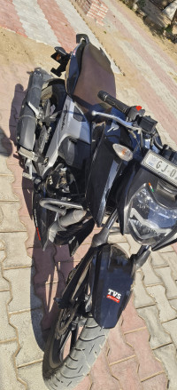 Black TVS Apache RTR 160 4V