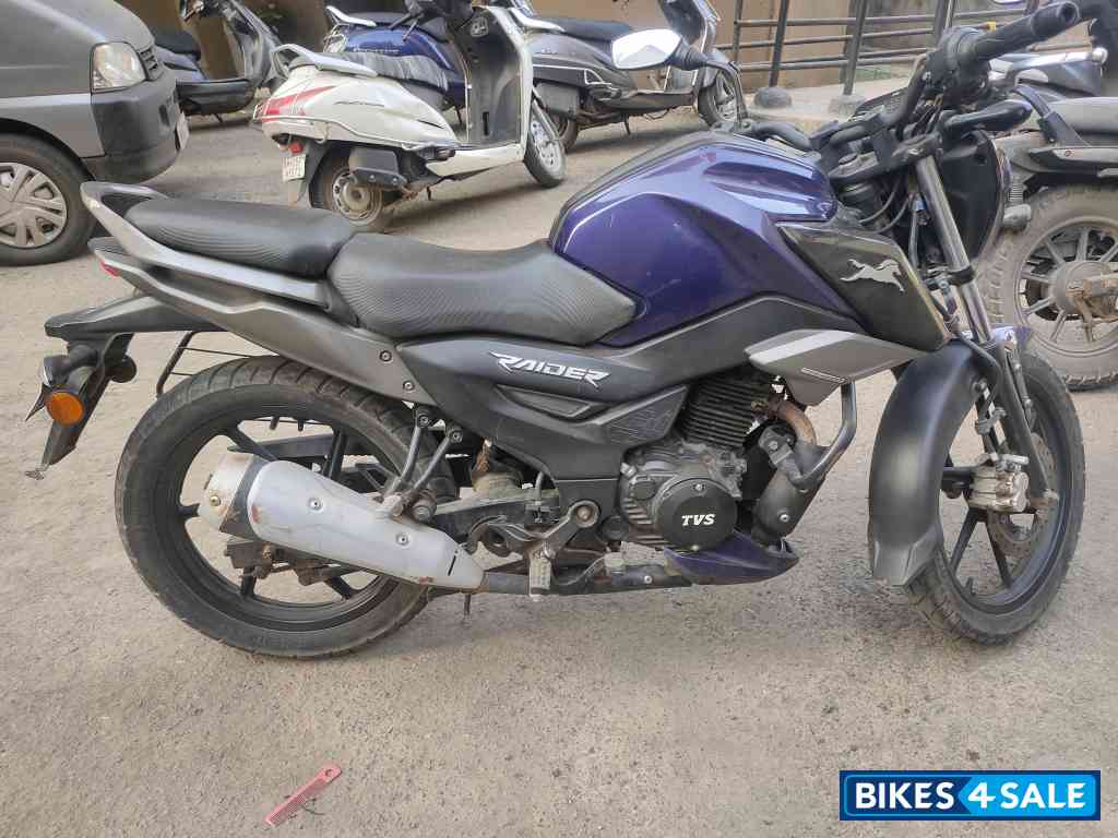 TVS Raider Split Seat