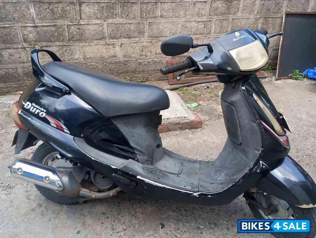 Black Mahindra Duro