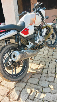 Bajaj V15