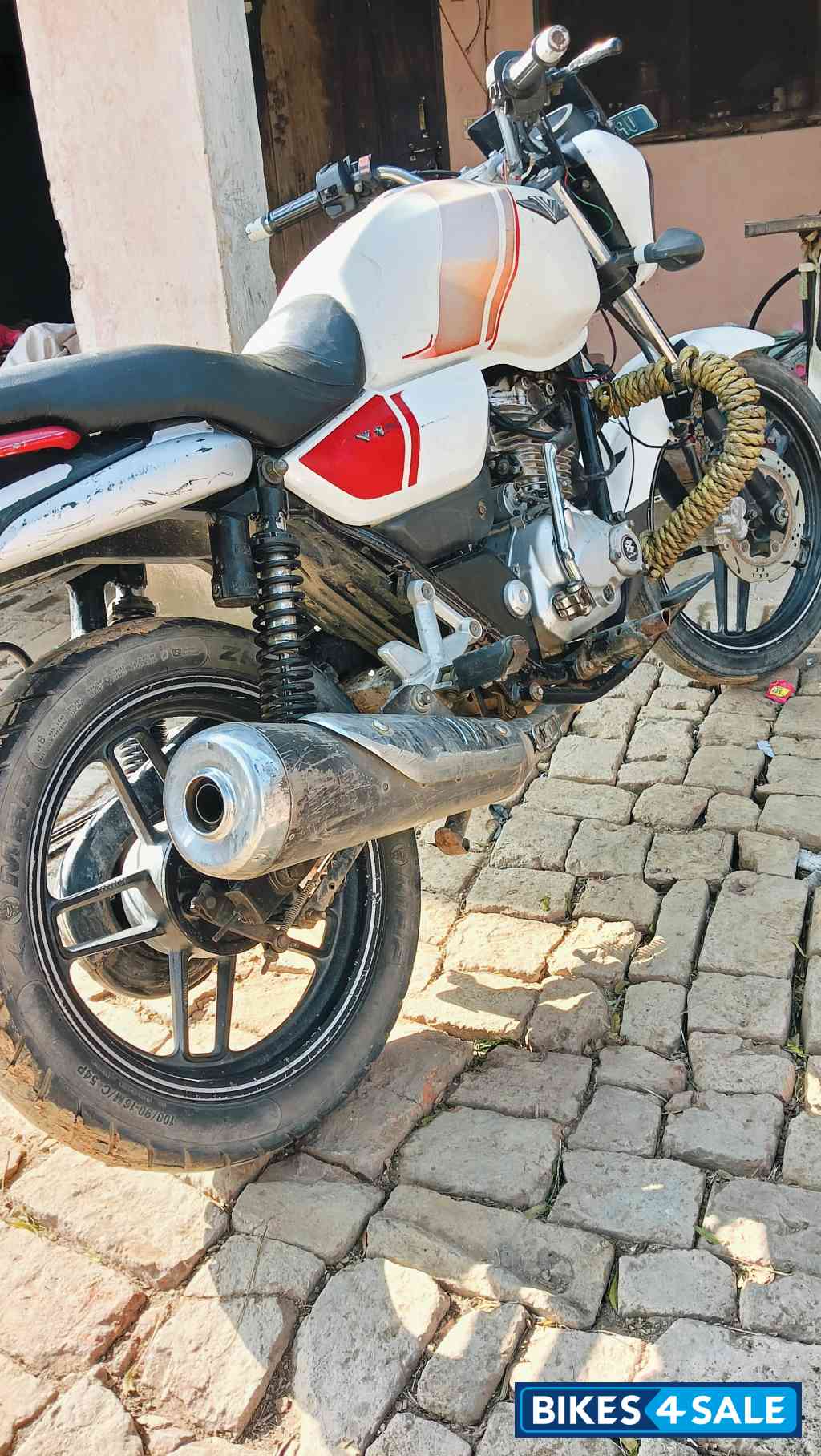 Bajaj V15