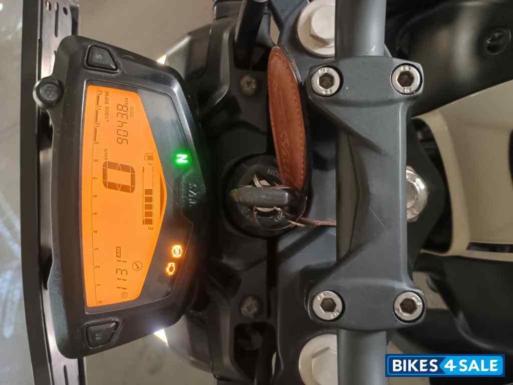 Black TVS Apache RTR 160 4V BS6