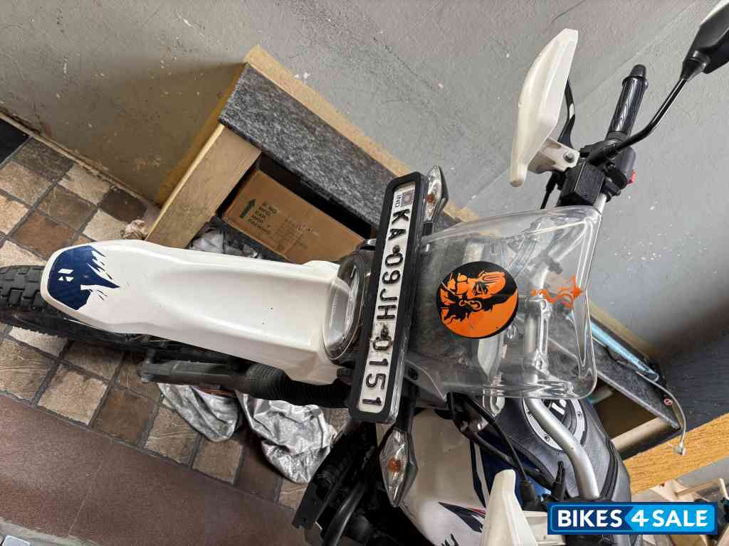 White Hero XPulse 200