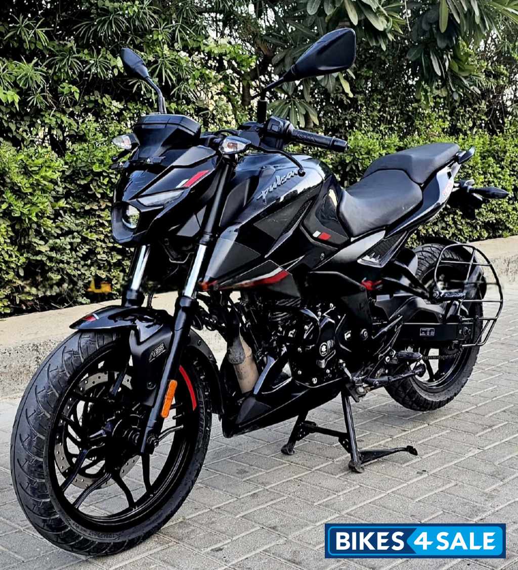 Black Bajaj Pulsar N160 Dual Channel ABS