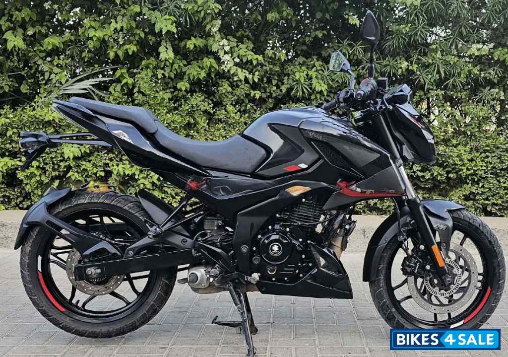 Black Bajaj Pulsar N160 Dual Channel ABS