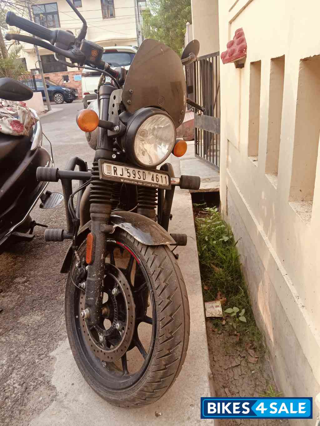 Dapper Grey Royal Enfield Hunter 350 Metro