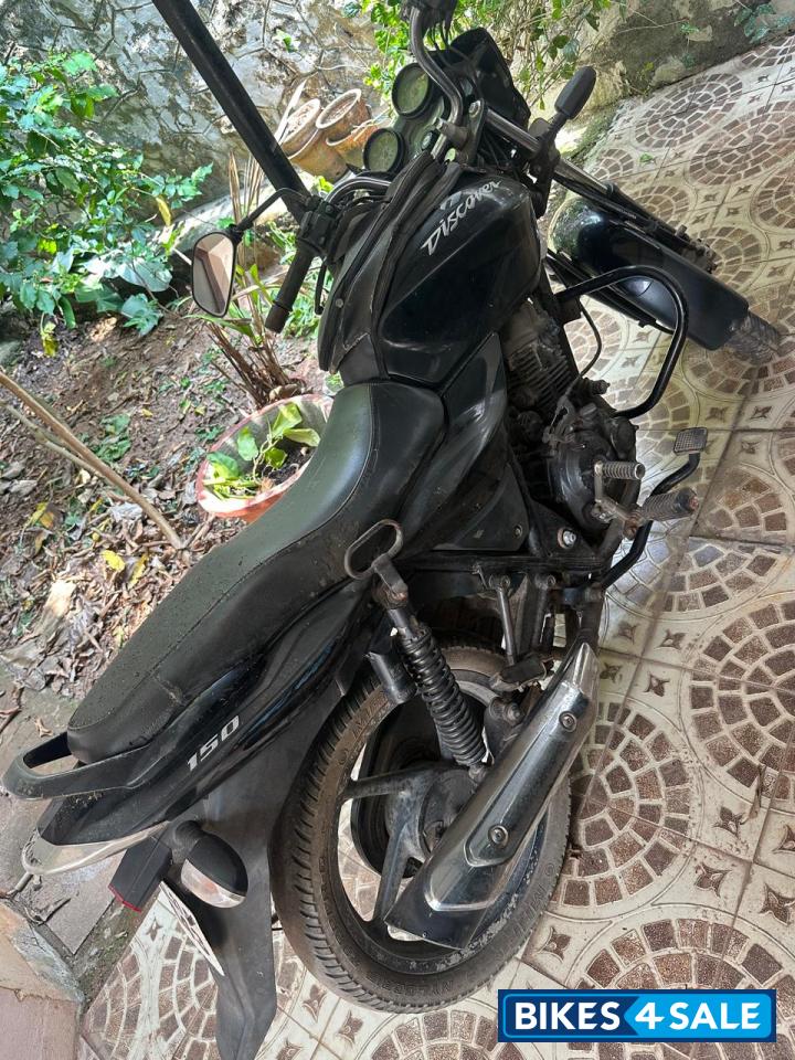 Black Bajaj Discover 150 S
