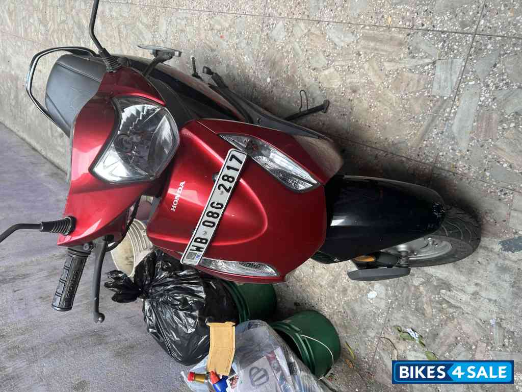 Red Honda Activa i