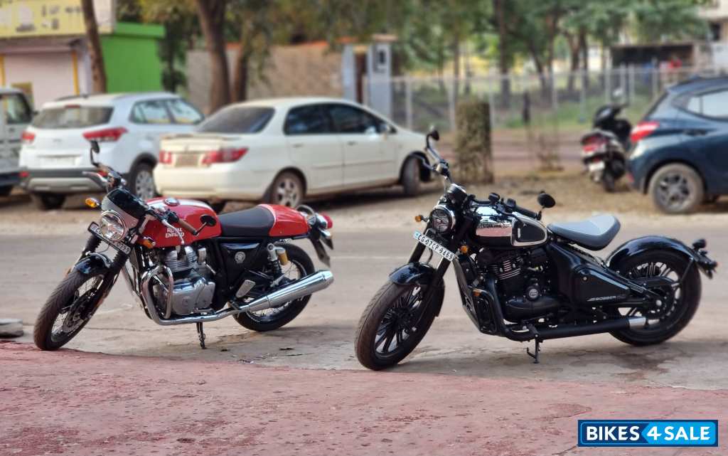 Jawa 42 Bobber Black Mirror
