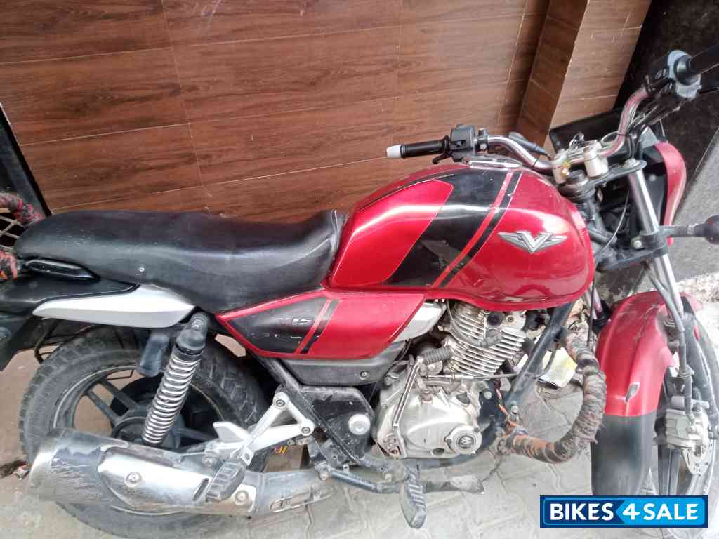 Bajaj V15