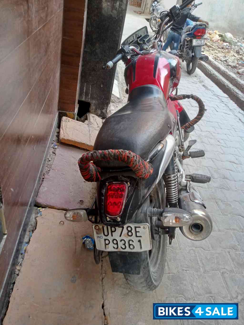 Bajaj V15