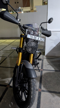 Triumph Scrambler 400 X