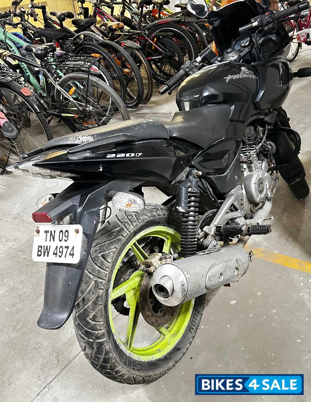 Black Bajaj Pulsar 220F