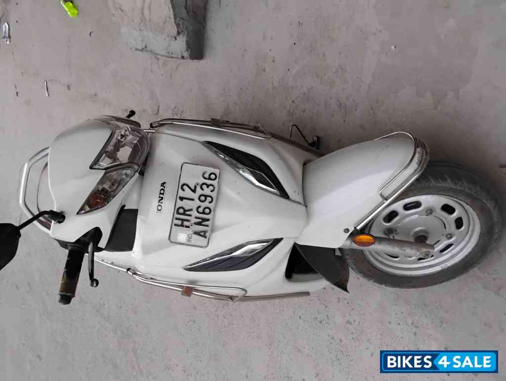 Pearl White Honda Activa 6G