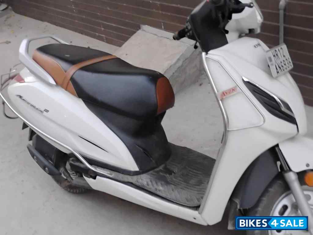 Pearl White Honda Activa 6G
