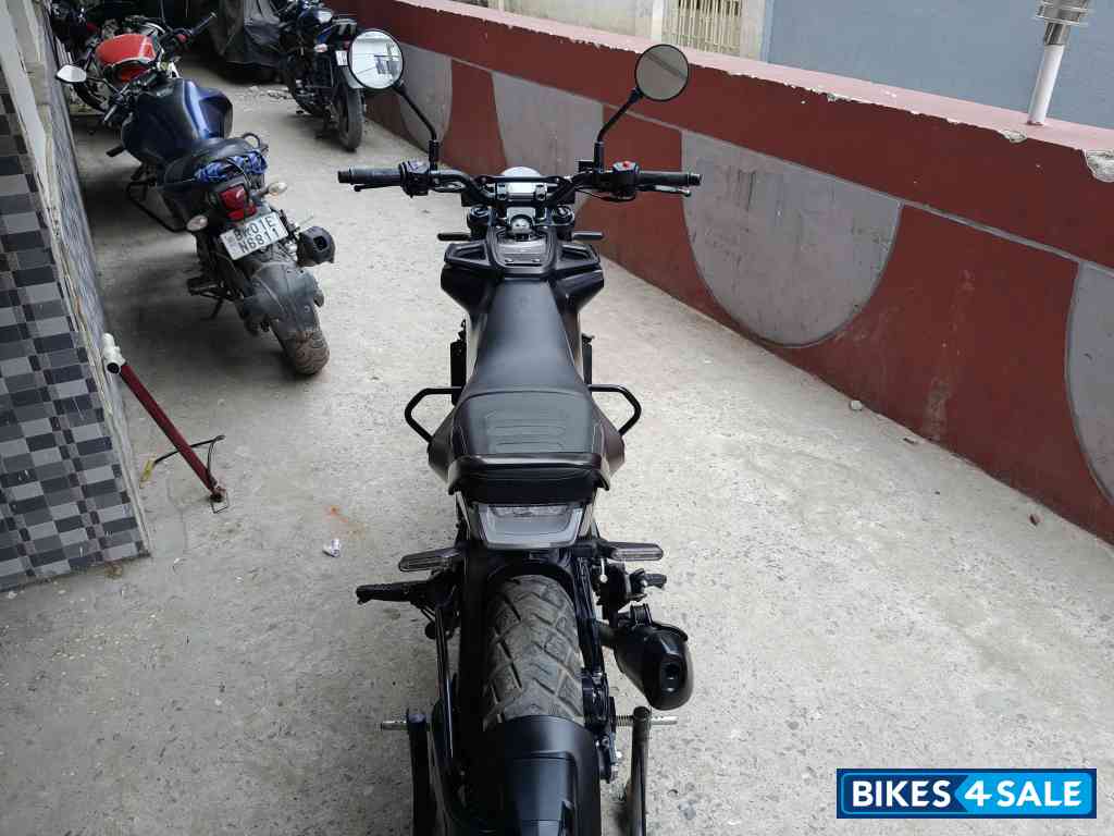 Moonshine Black Husqvarna Svartpilen 250