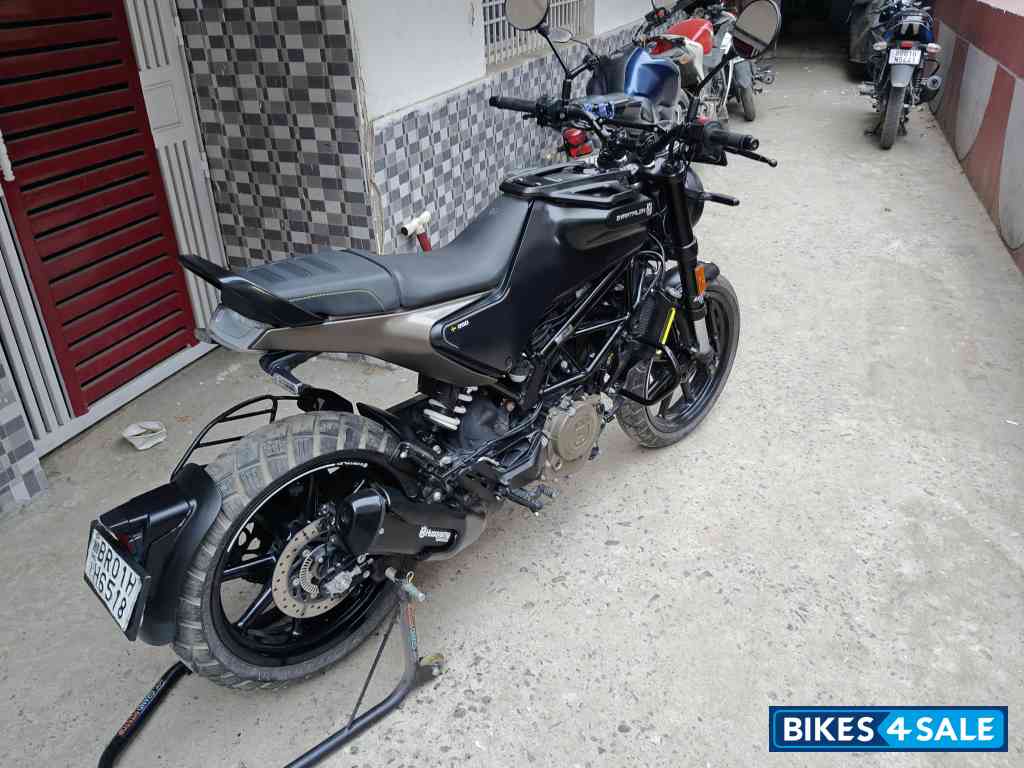 Moonshine Black Husqvarna Svartpilen 250