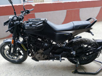 Moonshine Black Husqvarna Svartpilen 250