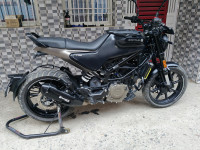 Moonshine Black Husqvarna Svartpilen 250