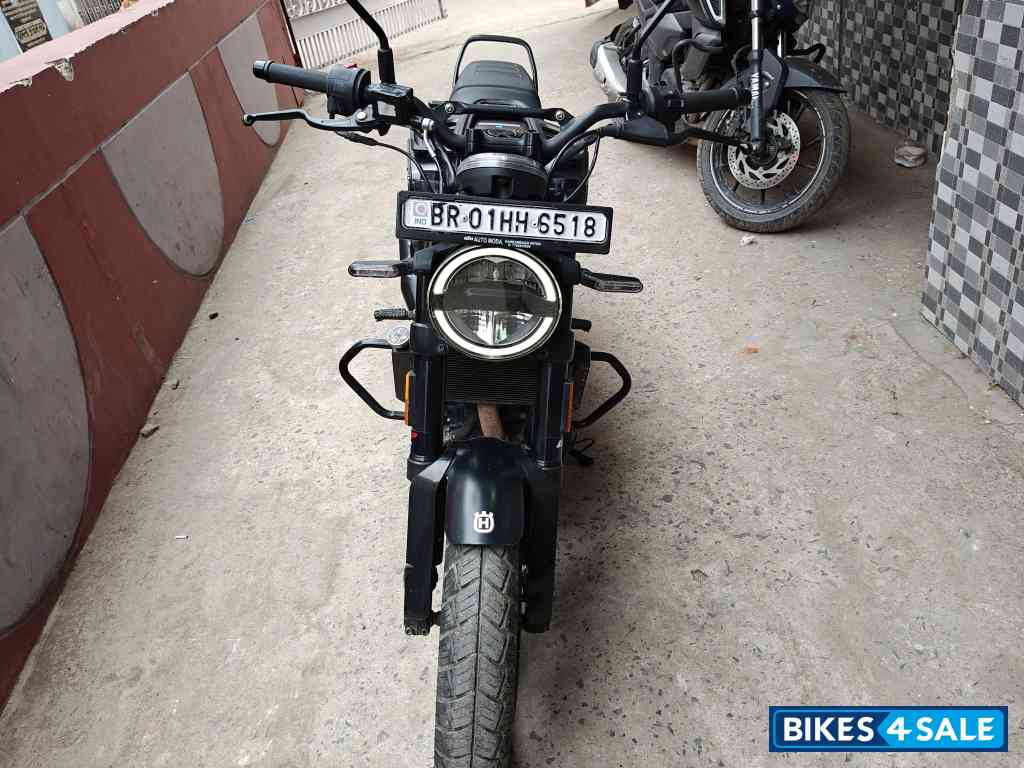 Moonshine Black Husqvarna Svartpilen 250
