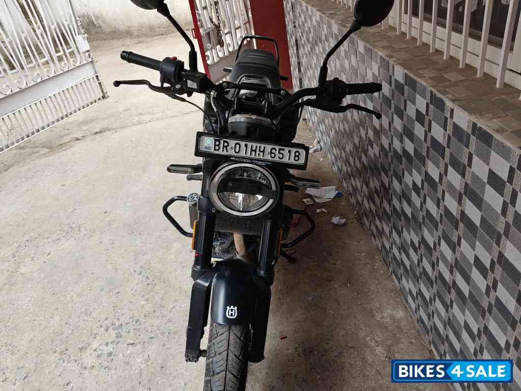 Moonshine Black Husqvarna Svartpilen 250