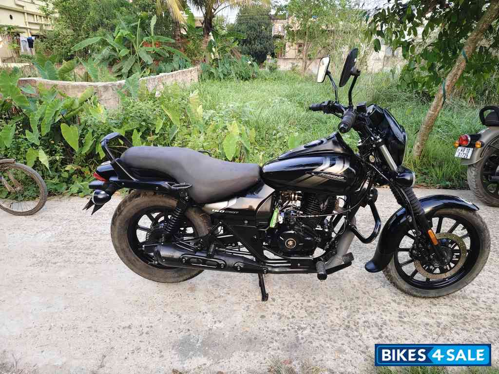 Black Bajaj Avenger Street 160 BS6