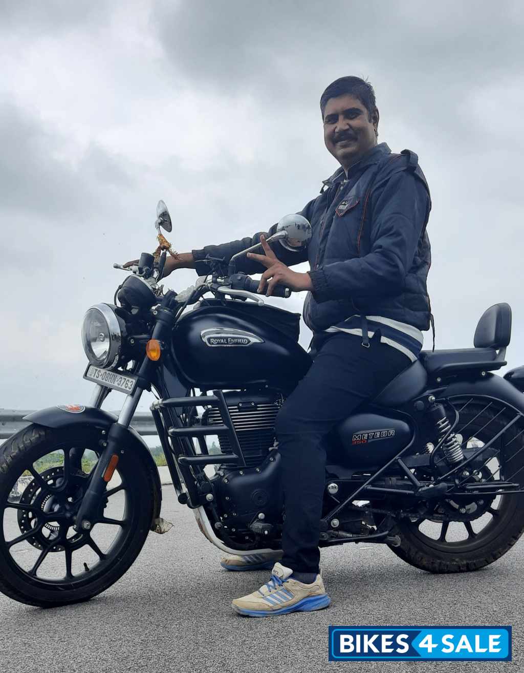 Stellar Black Royal Enfield Meteor 350 Stellar Stellar Black Royal Enfield Meteor 350 Stellar