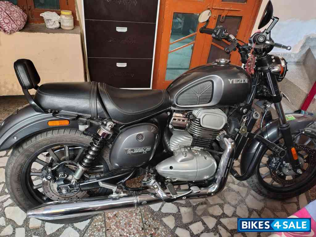 Chrome - Gallant Grey Yezdi Roadster Chrome