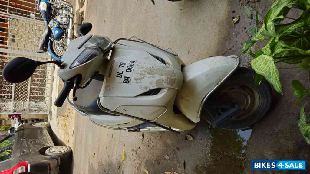White Honda Activa
