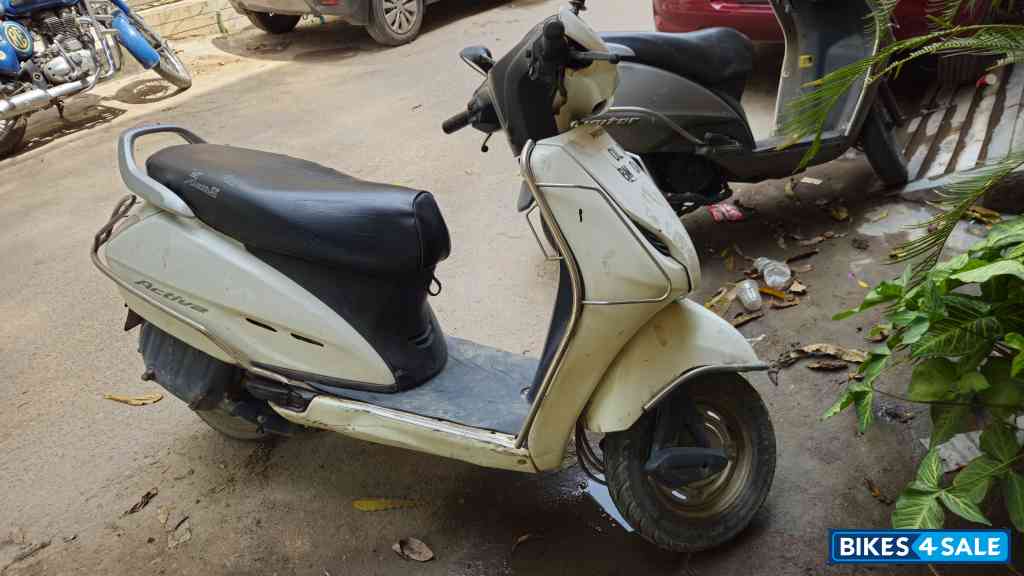 White Honda Activa