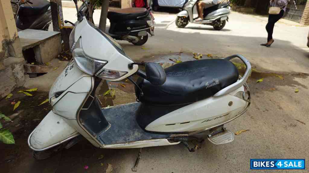 White Honda Activa