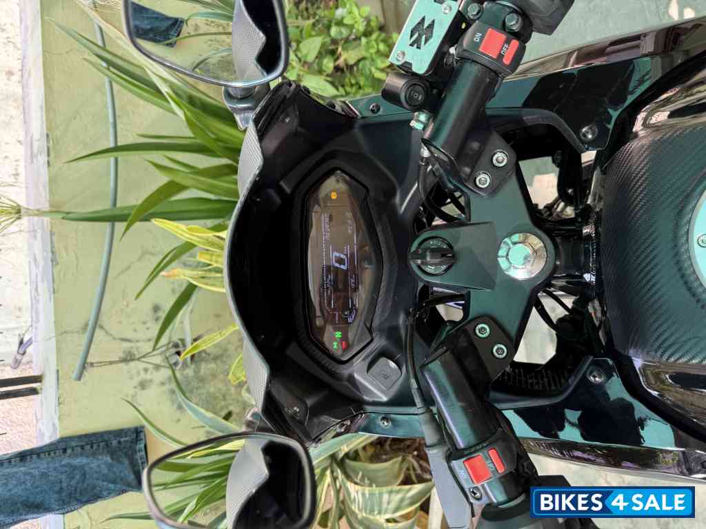 Bajaj Pulsar 220F BS6