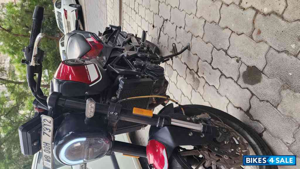 Red Benelli Leoncino 250